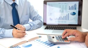 şirkətlərin bir-birinə borc verməsi , Təsisçisi eyni olan şirkətlər