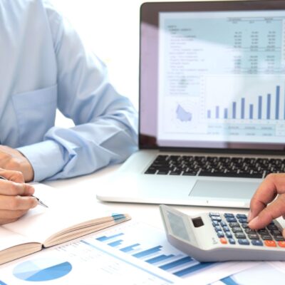 şirkətlərin bir-birinə borc verməsi , Təsisçisi eyni olan şirkətlər